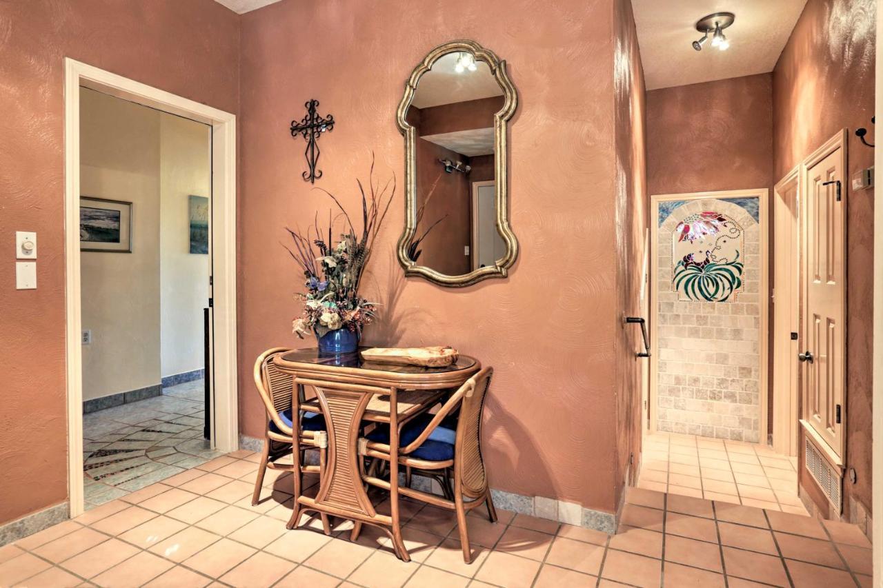 Exotic Home With Patio And Grill Walk To Canyon Lake! Esterno foto