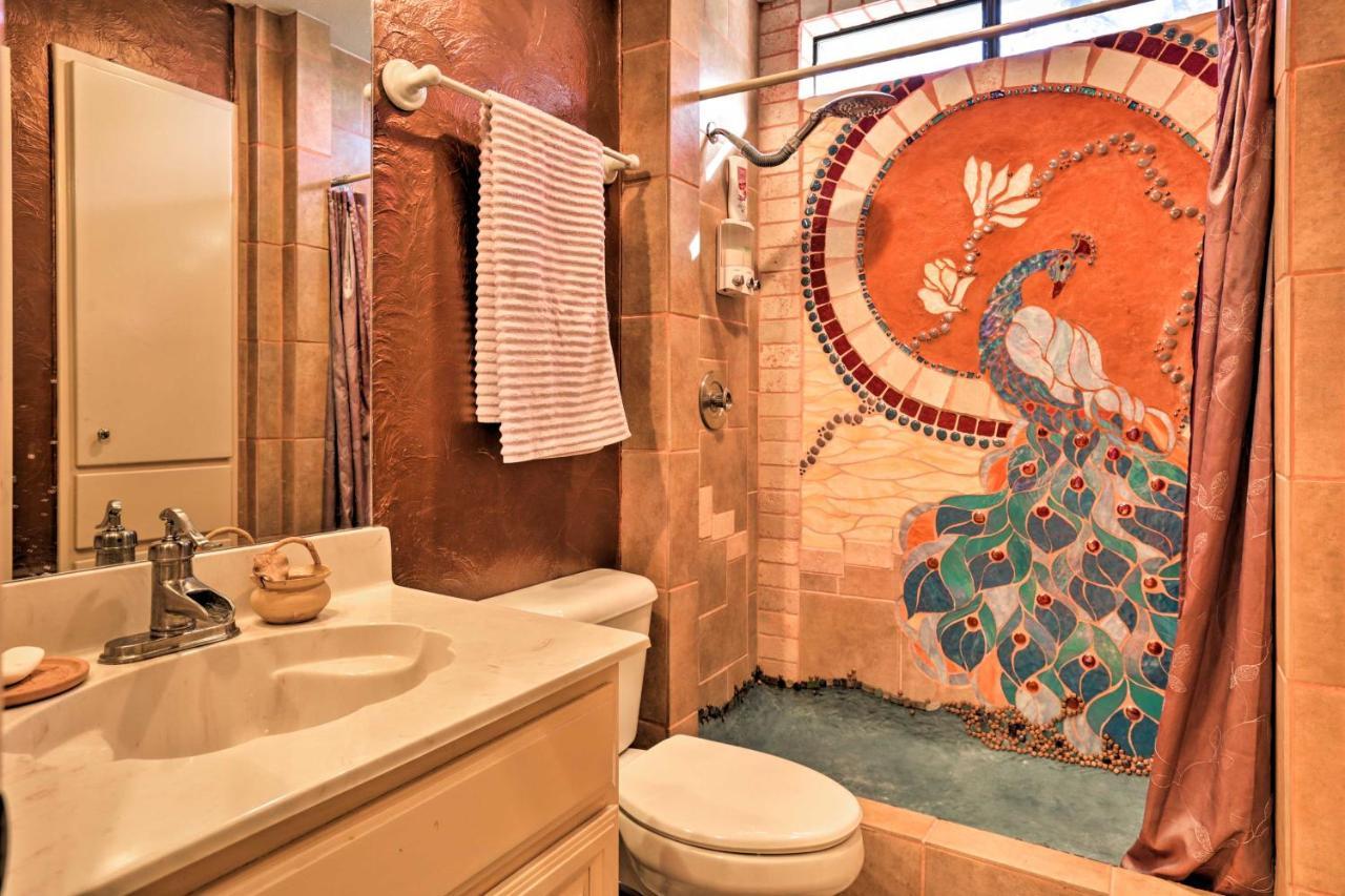 Exotic Home With Patio And Grill Walk To Canyon Lake! Esterno foto